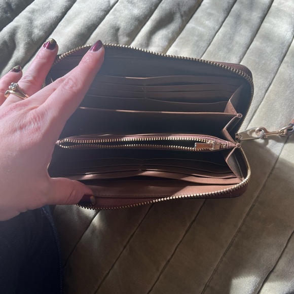 Coach Tan Signature Shoulder Bag and Wallet - Picture 9 of 9